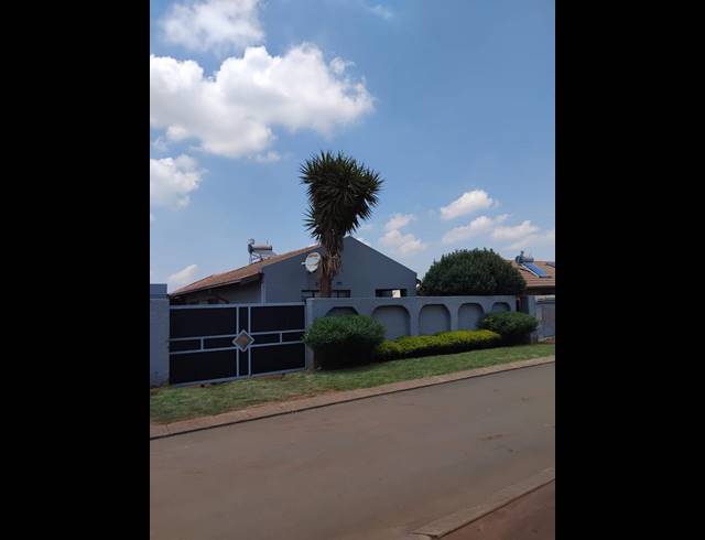 4 BEDROOM HOUSE FOR SALE IN VOSLOORUS EXT